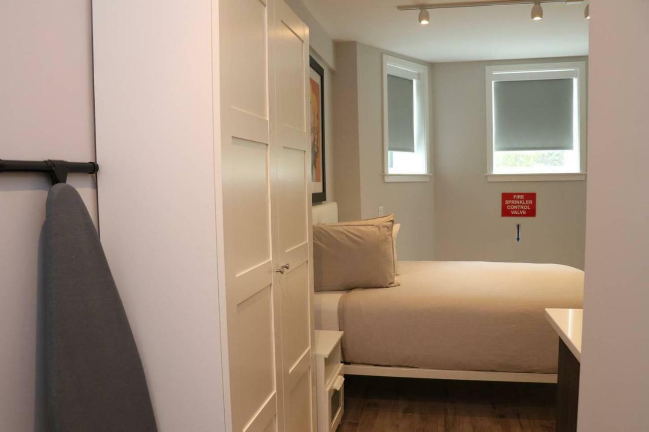 Stylish Studio In Brookline-5Min Train To Boston.. #2 Ngoại thất bức ảnh