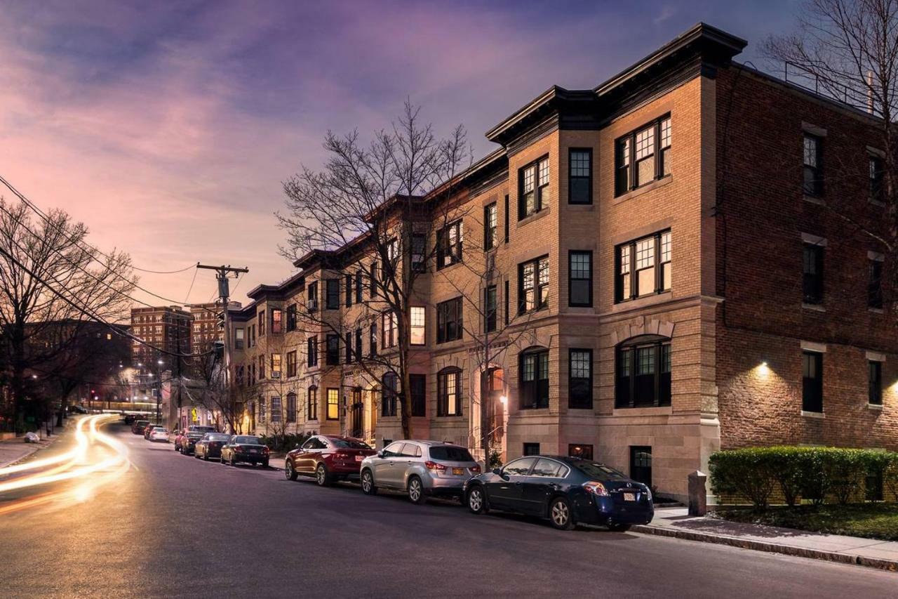 Stylish Studio In Brookline-5Min Train To Boston.. #2 Ngoại thất bức ảnh