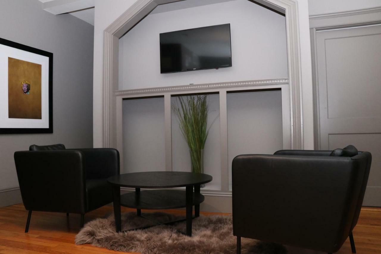 Stylish Studio In Brookline-5Min Train To Boston.. #2 Ngoại thất bức ảnh